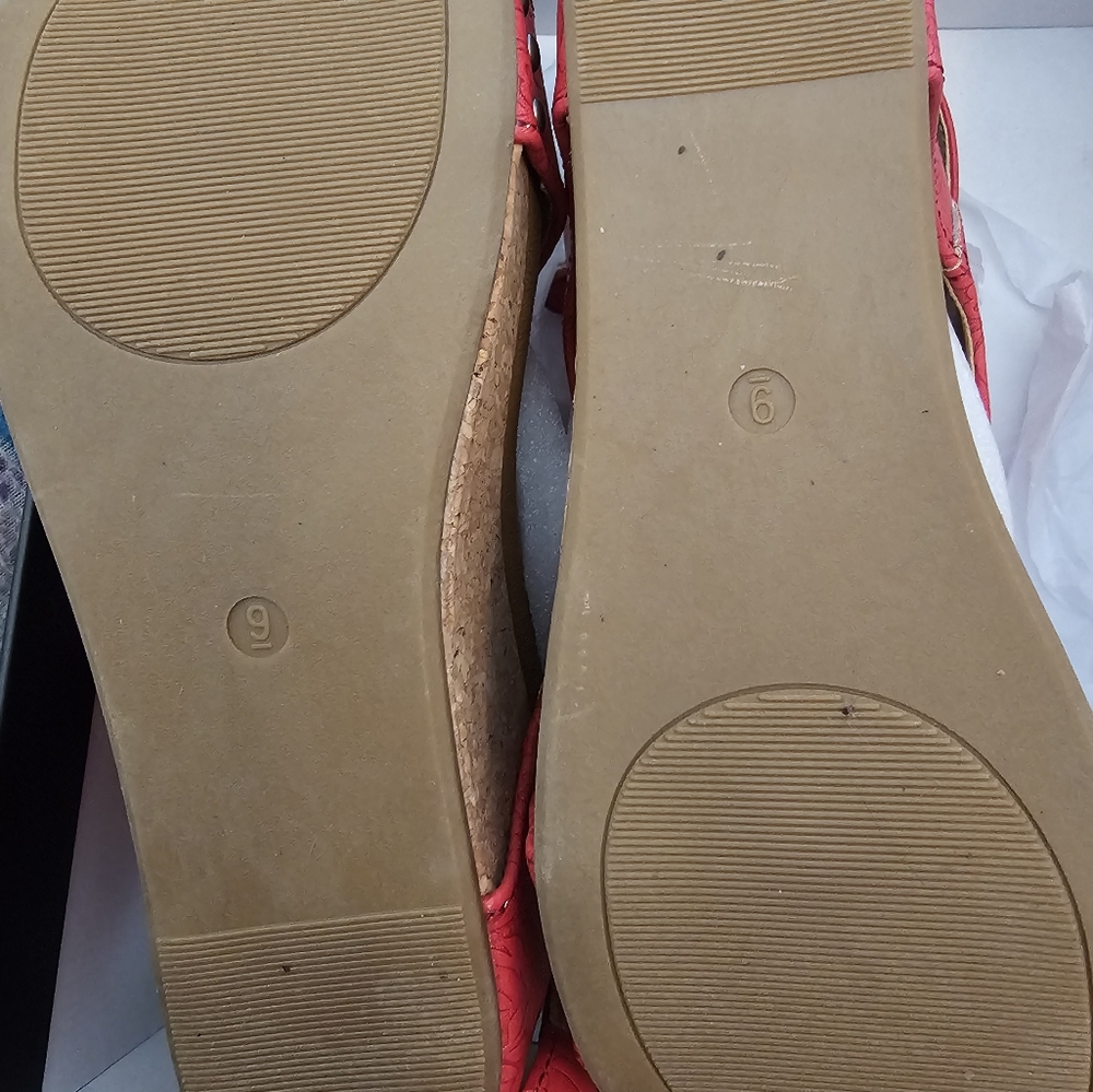 Very G Wedges in Red. Size 9 - Picture 2 of 2